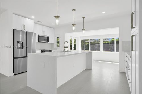 7030 Sw 58th St, Miami, FL, 33143 | Card Image