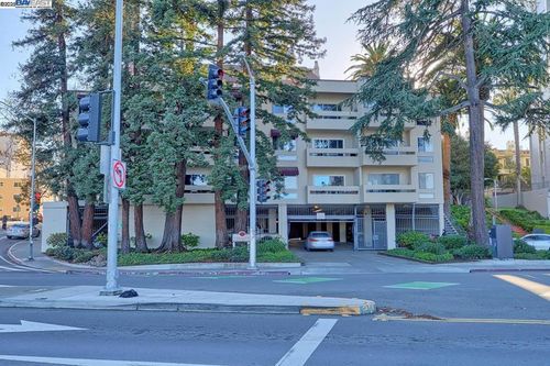 apt-213-151 Lakeside Dr, Oakland, CA, 94612-4615 | Card Image