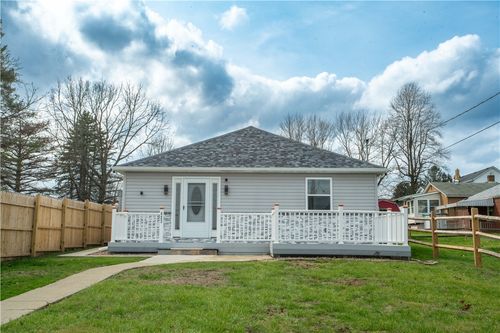 423 16th Ave, Beaver Falls, PA, 15010-2938 | Card Image