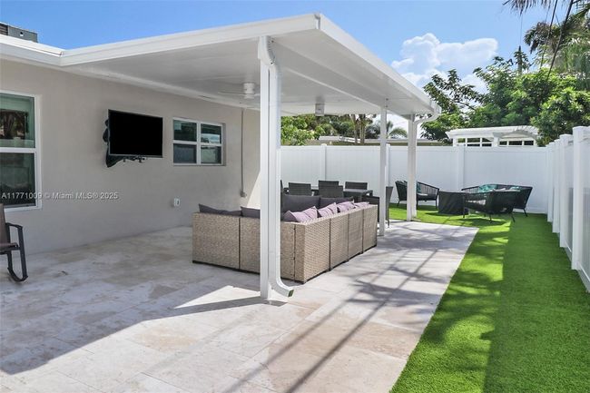 1990 Ne 35 Th St, House other with 3 bedrooms, 2 bathrooms and null parking in Lighthouse Point FL | Image 25