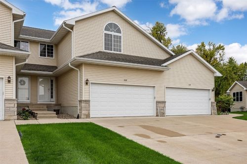3337 Stoneview Cir Sw, Cedar Rapids, IA, 52404-7927 | Card Image