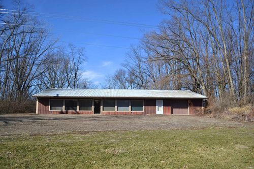 75 S Michigan St, Burlington, IN, 46915-9435 | Card Image
