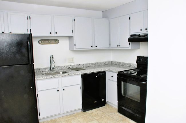 APT-2-4 - 176 Maple Ave, Condo with 2 bedrooms, 1 bathrooms and 1 parking in Rutland MA | Image 7