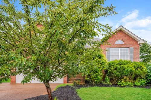 204 Oxford Pl, Gallatin, TN, 37066-4217 | Card Image