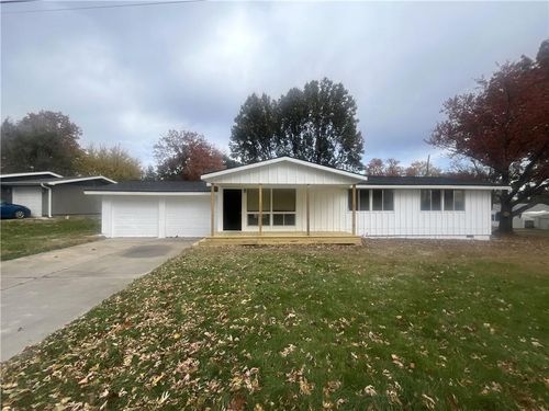 93 11th St, Chillicothe, MO, 64601-1624 | Card Image