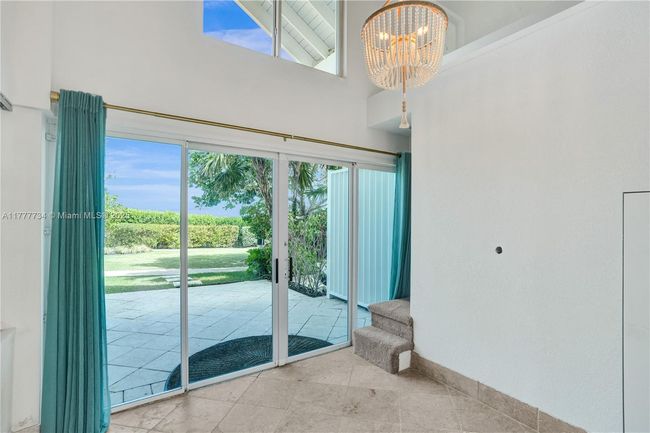 UNIT-5 - 100 S Pointe Dr, Condo with 1 bedrooms, 1 bathrooms and null parking in Miami Beach FL | Image 4