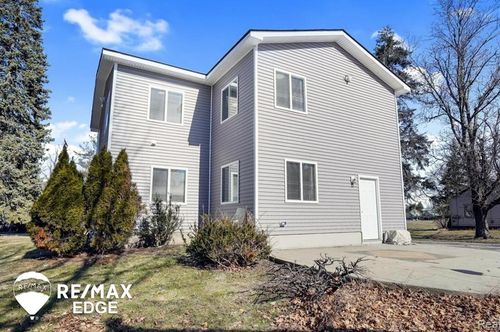 2190 Kircher Ct, Auburn Hills, MI, 48326-2632 | Card Image