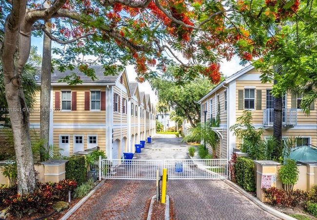 UNIT-35 - 545 Sw 18 Th Ave, Townhouse with 3 bedrooms, 3 bathrooms and null parking in Fort Lauderdale FL | Image 4