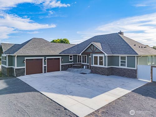 3064 Westshore Dr Ne, Moses Lake, WA, 98837-8712 | Card Image