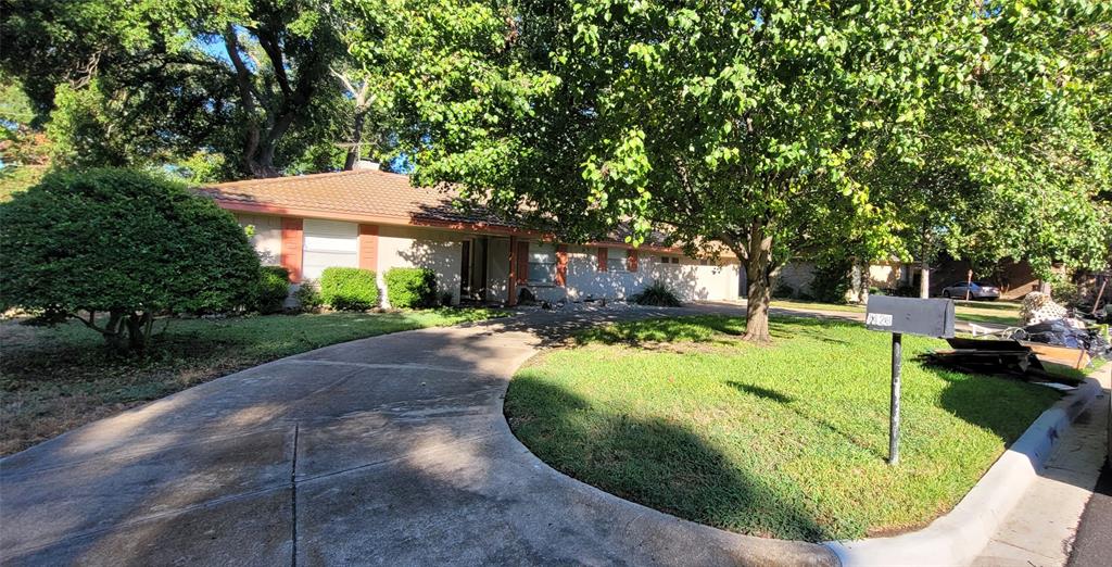 Marys Creek Dr, Benbrook, TX 76116