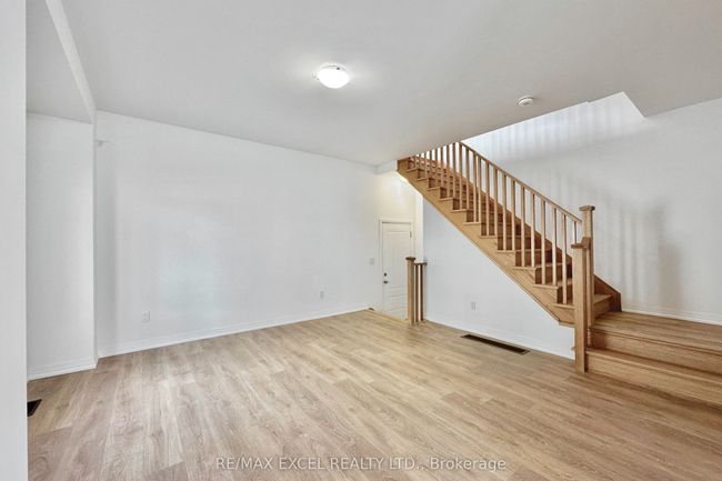 28 Alan Francis Lane, House attached with 3 bedrooms, 4 bathrooms and 1 parking in Markham ON | Image 7