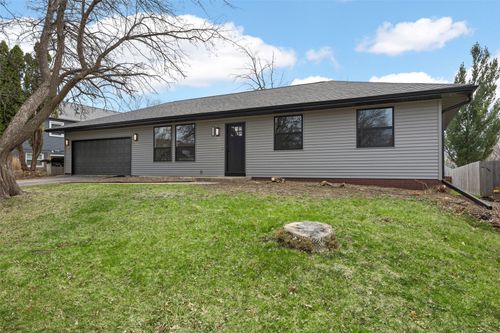 1505 Cottonwood Ln Ne, Cedar Rapids, IA, 52402-1011 | Card Image