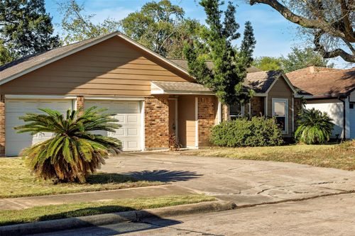 408 Travis St, Webster, TX, 77598-5054 | Card Image