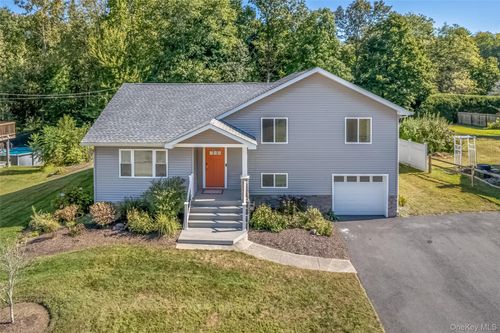 35 Morris Dr, Hyde Park, NY, 12538-2222 | Card Image