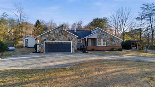 195 Hogsed Rd, Hiawassee, GA, 30546-1810 | Card Image