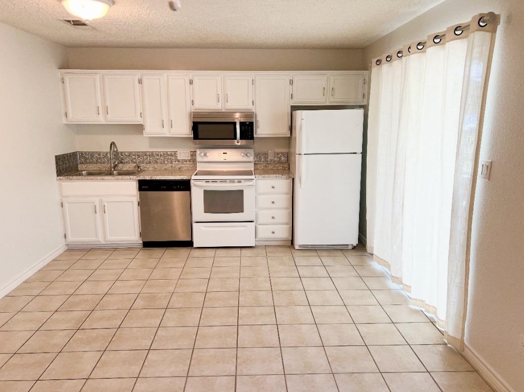 Residential Lease in Horseshoe Bay 3