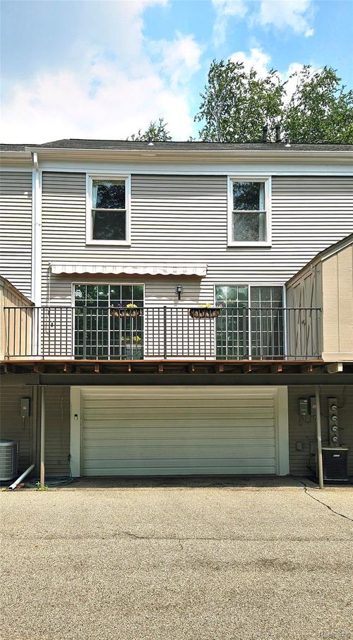 1437 Lantern Ln, Rochester Hills, MI, 48306-4240 | Card Image
