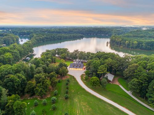 323 Sunset Cove Ln, Winchester, TN, 37398-2492 | Card Image