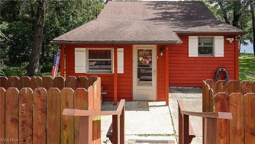 12095 Crampton Dr, Burton, OH, 44021-9753 | Card Image