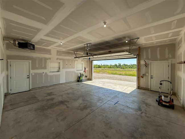 Garage | Image 17