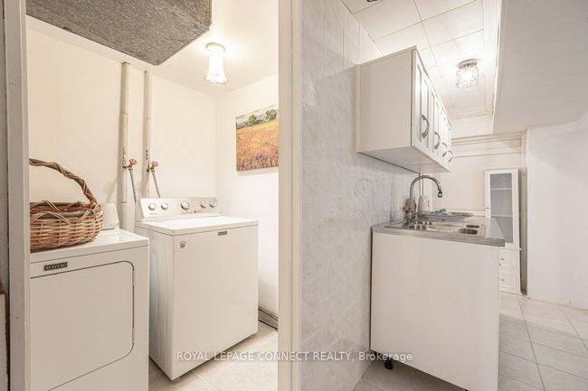 2 Ailsa Craig Crt, House attached with 7 bedrooms, 2 bathrooms and 5 parking in North York ON | Image 37