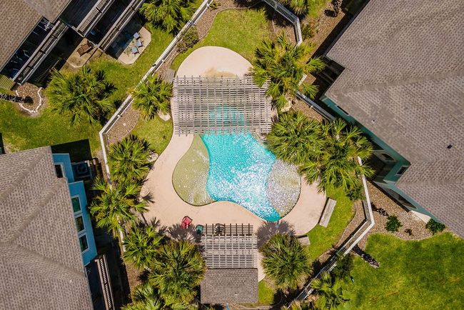 Oasis pool in the center of the community! | Image 4
