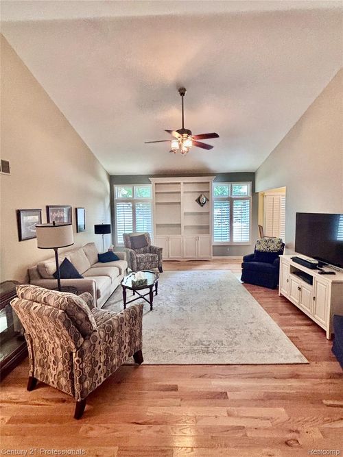 62-17151 Saddleworth Ln, Clinton Township, MI, 48038-4634 | Card Image