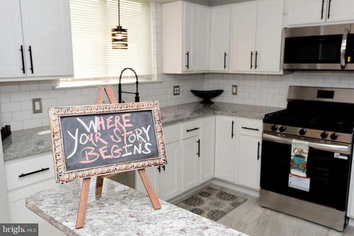 323 Anthony Dr, BELLMAWR, NJ, 08031-1731 | Card Image