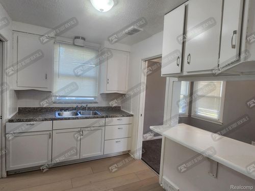 15666 Park Grove St, Detroit, MI, 48205-3047 | Card Image