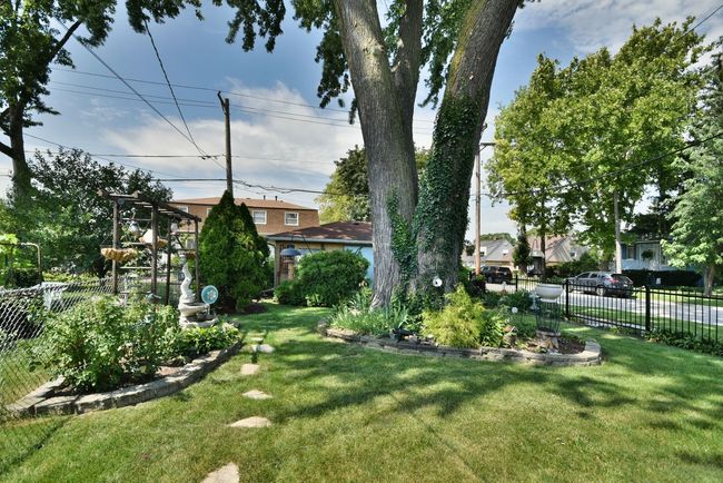 8001 45 Th St, House other with 3 bedrooms, 2 bathrooms and 2 parking in Lyons IL | Image 23