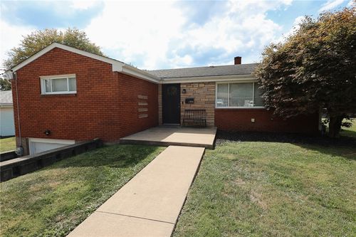 3056 Fairway Dr, New Kensington, PA, 15068-3416 | Card Image