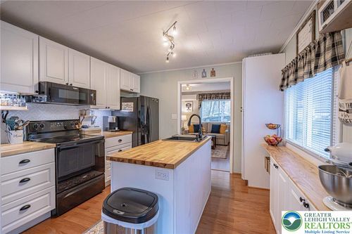 9 Pine Tree Rd, Albrightsville, PA, 18210-3858 | Card Image