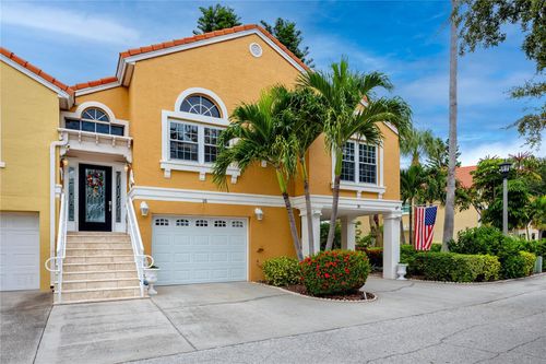 18 Crescent Pl S, St Petersburg, FL, 33711-5117 | Card Image