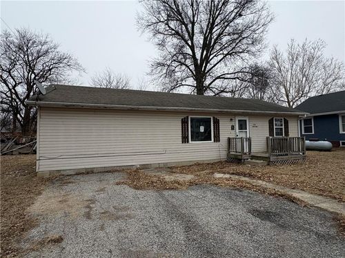 117 Manning St, Burlington Junction, MO, 64428-7206 | Card Image