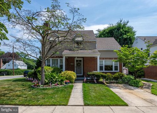 415 Lawrence Ave, WEST LAWN, PA, 19609-2305 | Card Image