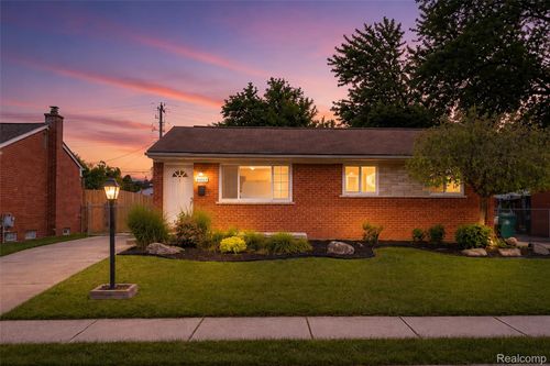 29501 Brown Ct, Garden City, MI, 48135-2309 | Card Image