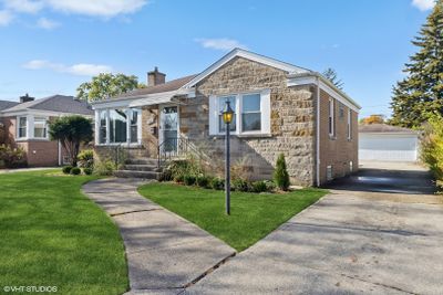 1926 Hawthorne Avenue, House other with 2 bedrooms, 1 bathrooms and 2 parking in Westchester IL | Image 2