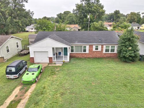 1805 11th St, Okmulgee, OK, 74447-5437 | Card Image