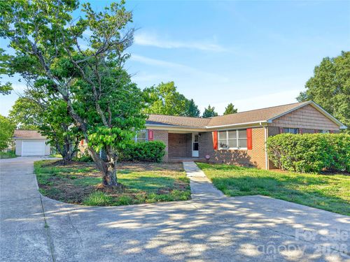 121 Icard St, Connelly Springs, NC, 28612-6001 | Card Image
