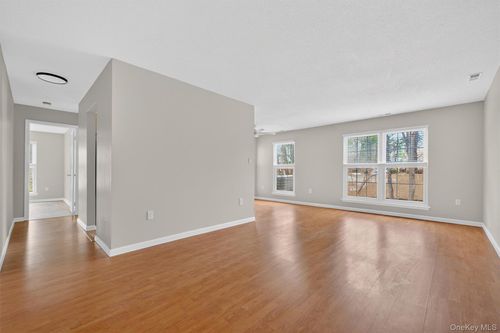 apt-18-111 Cartwheel Ct, Washingtonville, NY, 10992-2219 | Card Image