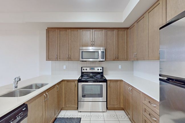 10 - 9621 Jane St, Condo with 2 bedrooms, 2 bathrooms and 1 parking in Vaughan ON | Image 11
