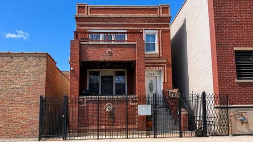 1r-808 N Sacramento Blvd, Chicago, IL, 60622-4326 | Card Image