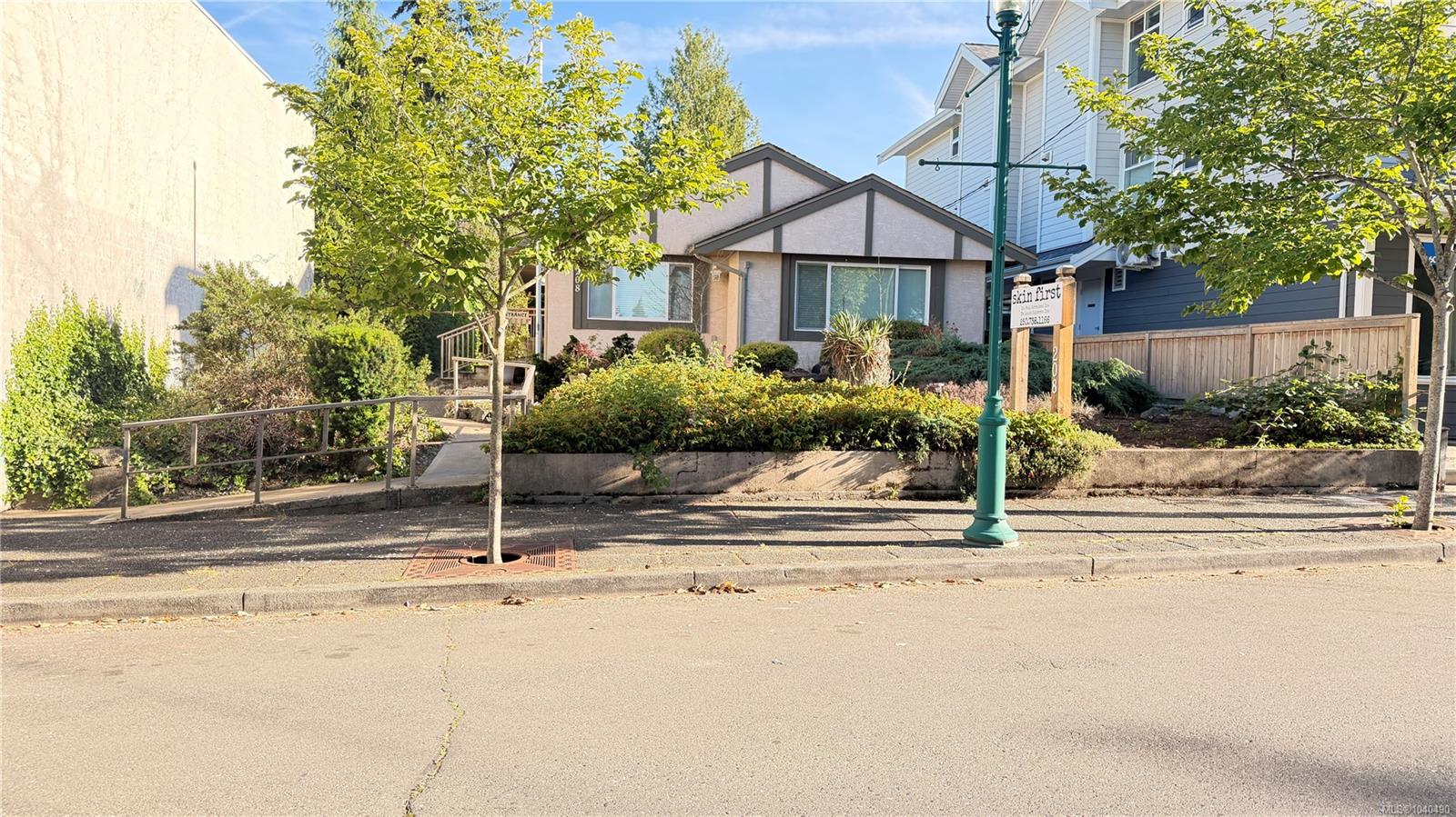 Commercial Lease in Qualicum Beach 3
