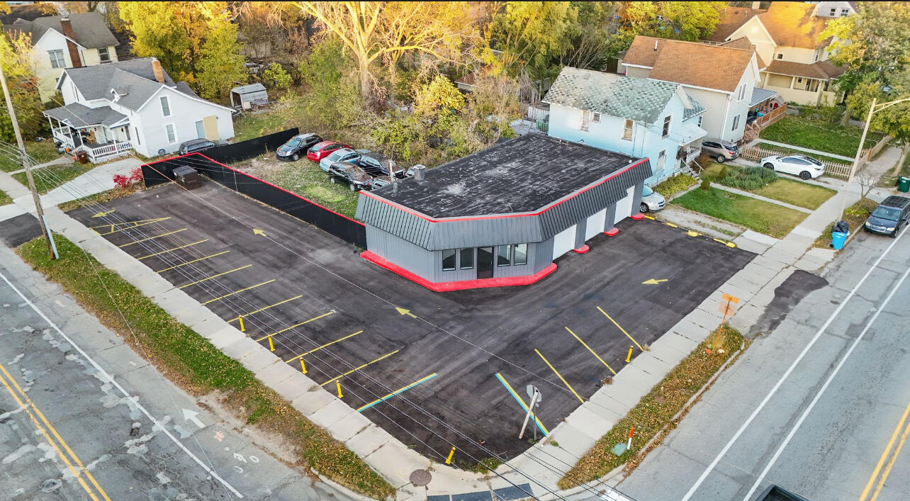 Commercial Lease in Lansing 3