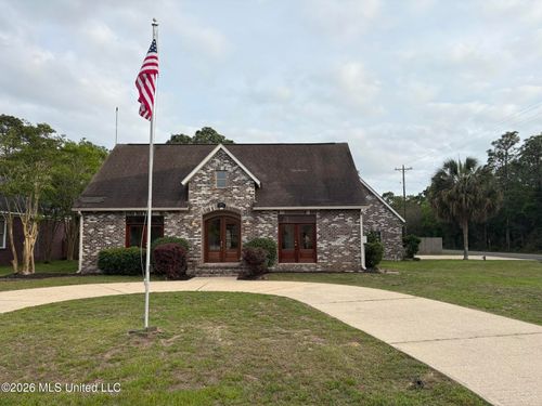 5601 Woody End Rd, Ocean Springs, MS, 39564-7974 | Card Image