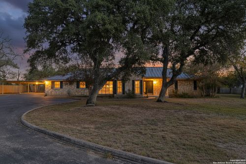 1124 N 4th St, Uvalde, TX, 78801-3504 | Card Image