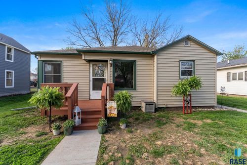 422 E 2nd St Street, Parker, SD, 57035 | Card Image