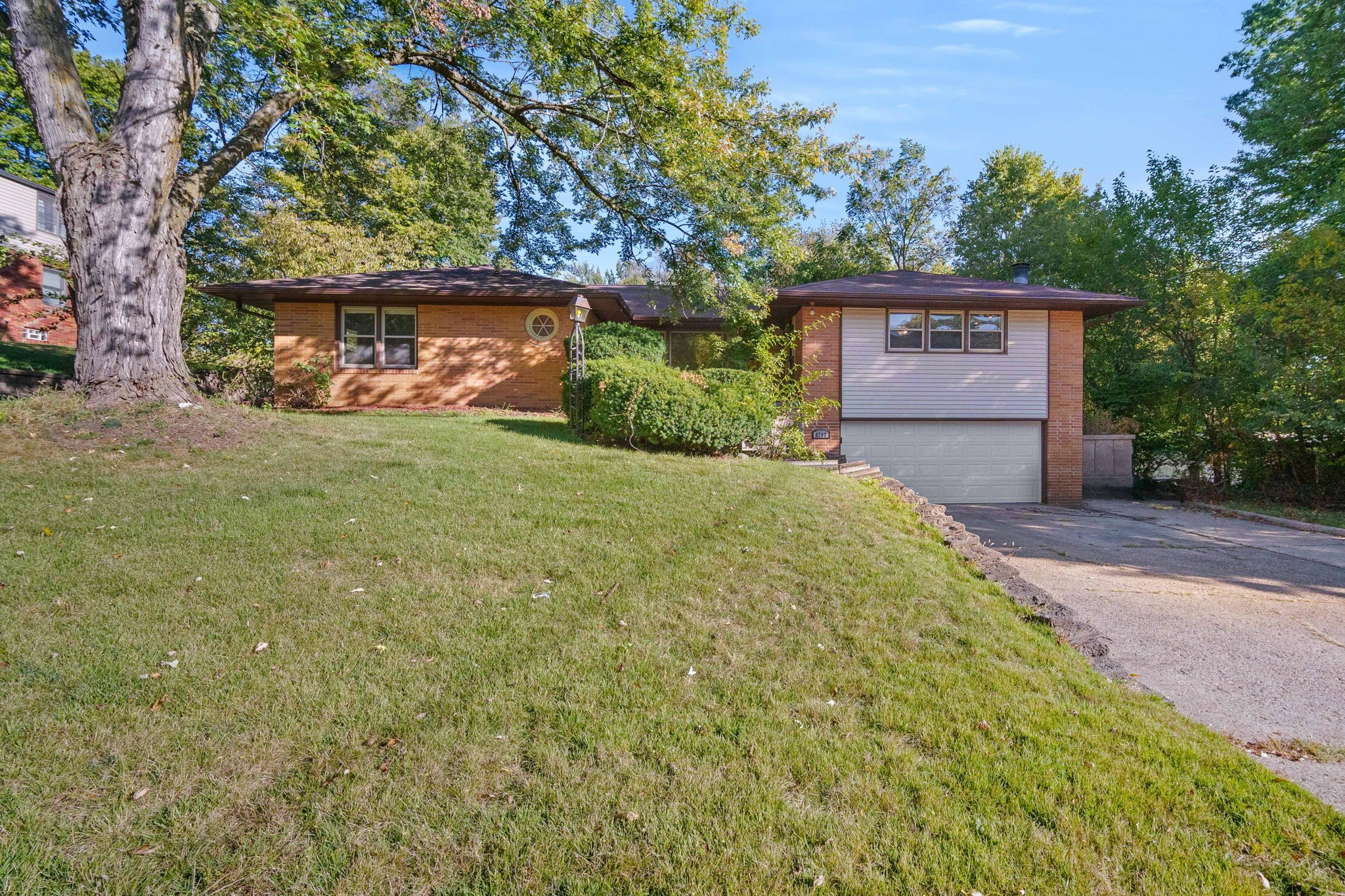 Dagle Dr, Des Moines, IA 50311
