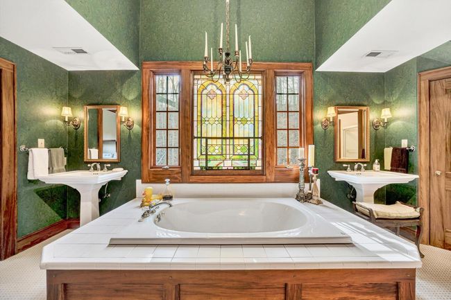 Jacuzzi Tub | Image 55