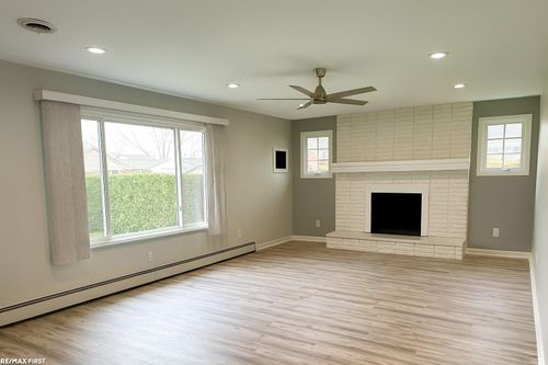 21732 Hoffman St, Saint Clair Shores, MI, 48082-2460 | Card Image
